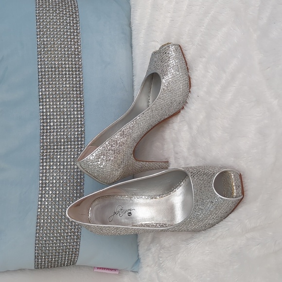 Silver sparkly 4.5in platform heels for a night on the town! - Picture 2 of 7